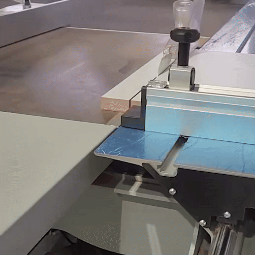 esquadrejadeira de precisao cortando material GIF