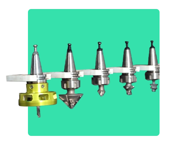 Imagem de um MAGAZINE LINEAR do sistema TAF (TROCA AUTOMÁTICA DE FERRAMENTAS) em uma ROUTER CNC