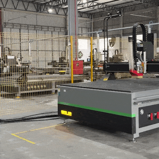 Funcionamento de uma Router CNC com NR-12